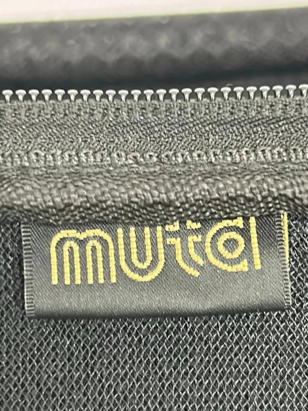 muta Black White Chemical Fiber Leather Handbag - Picture 9 of 11